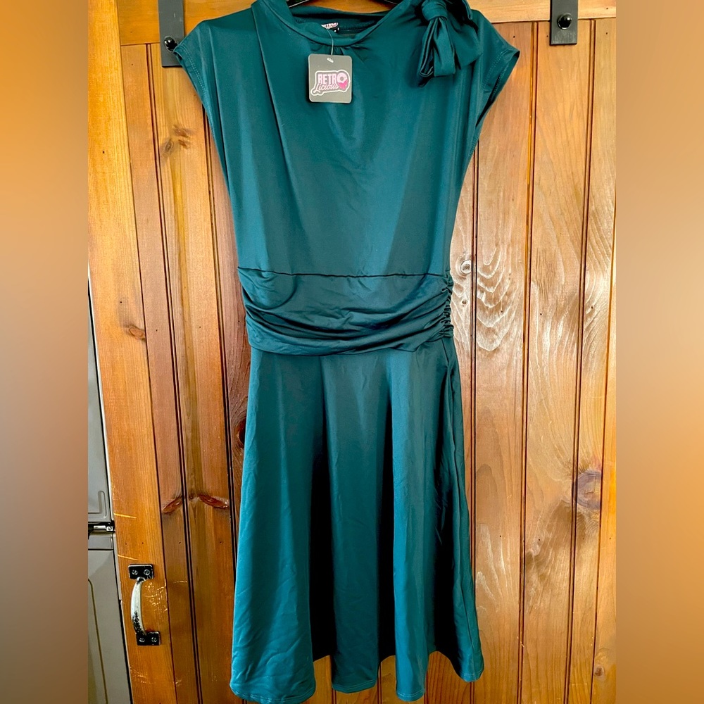 Retrolicious Short Sleeve Green Bombshell Dress